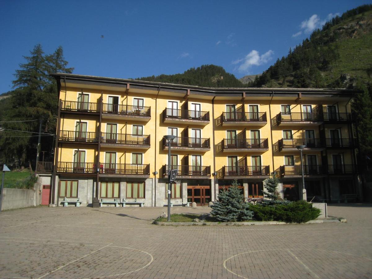 Casalpina Don Barra Hotel Pragelato Eksteriør billede